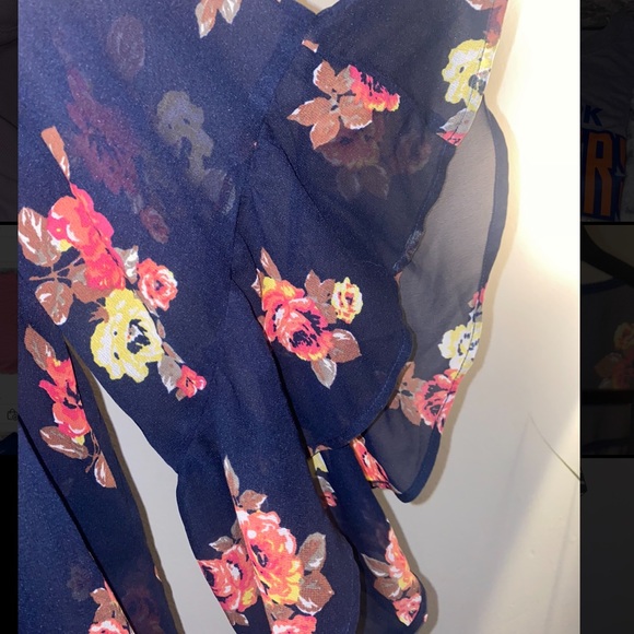 Live 4 Truth Kimono - Picture 2 of 4